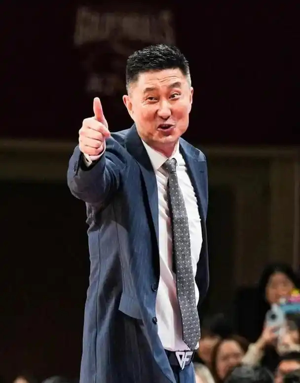 开云体育官网-家中有变？杜锋深夜发声，正式道歉，原因找到，还剩1年合同|广东男篮|浙江男篮|胡明轩|崔永熙|焦泊乔_新浪体育_新浪新闻