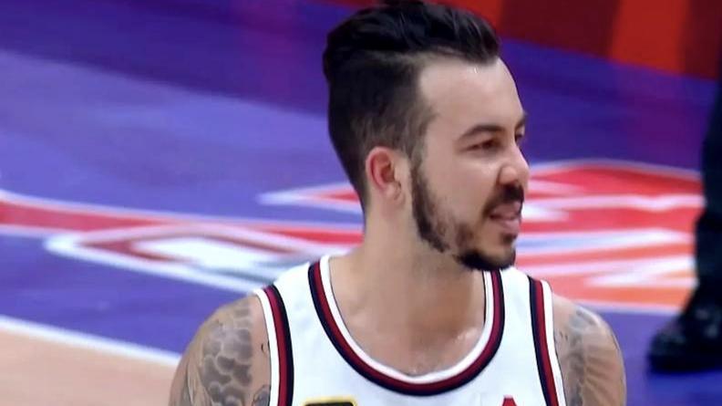 kaiyun体育官网-约克19分浙江轻取广州，进步最快球员徐昕2分1板被打中痛处