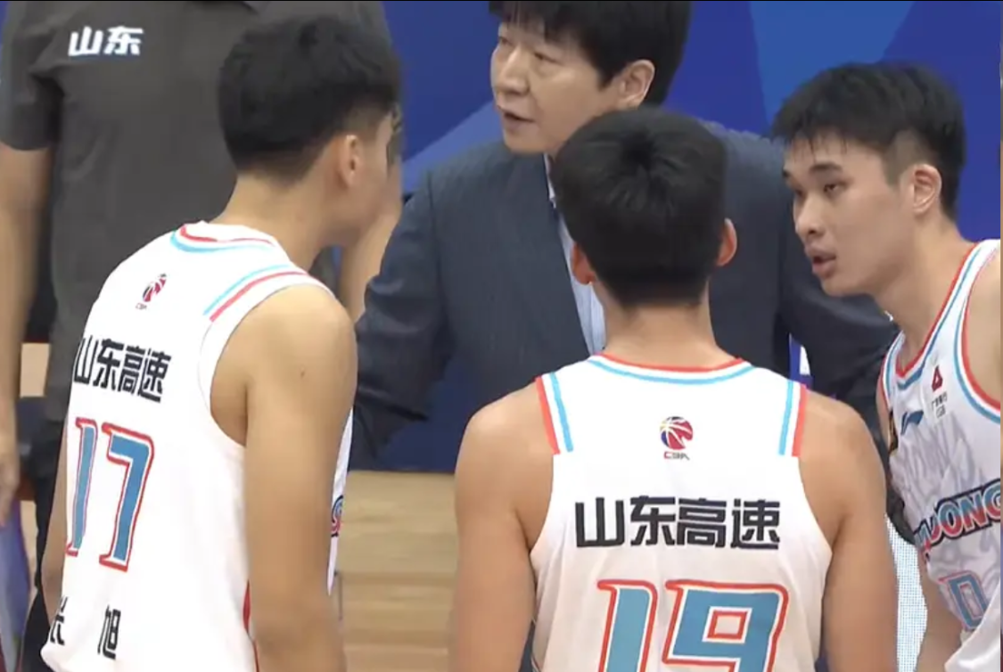 开云体育下载-完美顶替高诗岩!对位杰曼陈盈骏砍15+7+6,球迷:像弱化版小丁