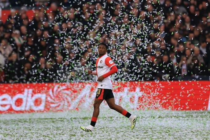 开云体育-法尔克：里德是拜仁今夏右后卫引援首选，球员也能打左后卫