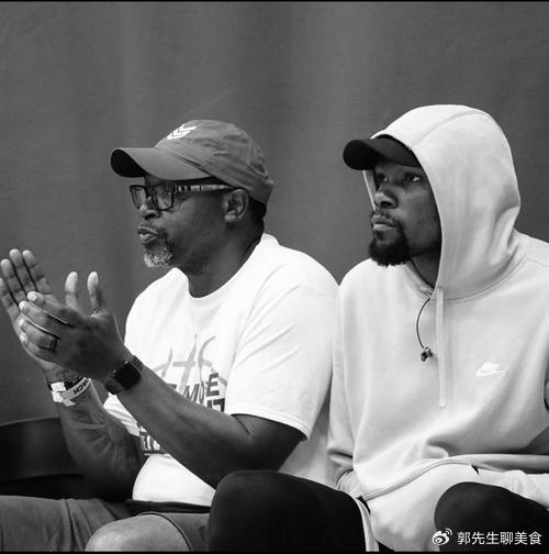 开云体育-NBA父子有多像？库里一看就是亲生的，杜兰特父子相似度99%|凯文·杜兰特|沃顿|斯蒂芬·库里|凯里·欧文|柯蒂斯·琼斯_新浪体育_新浪新闻