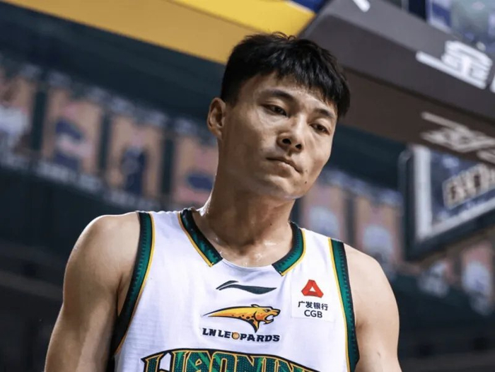 kaiyun-辽宁70-86青岛遭4坏消息！亨特+鄢手骐没法看，姜宇星真没地位！|青岛市|篮板|赵继伟|杨鸣|CBA_新浪体育_新浪新闻