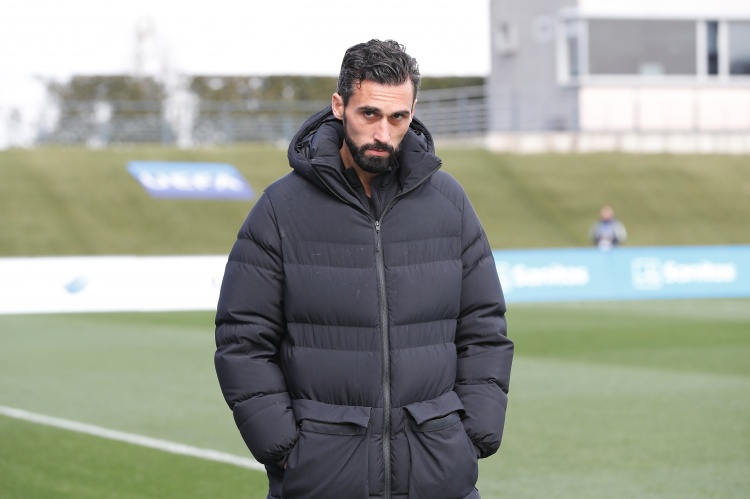 kaiyun-罗马诺:阿韦洛亚能带来冠军则继续执教,否则皇马今夏将另觅新帅