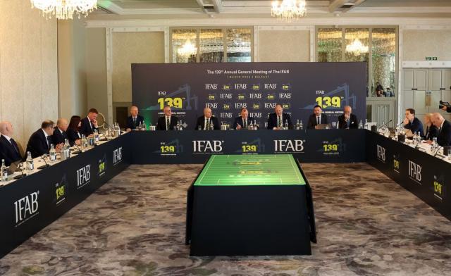 1740840425938055276.png kaiyun-足球比赛新规:门将持球超8秒,对手将获得角球