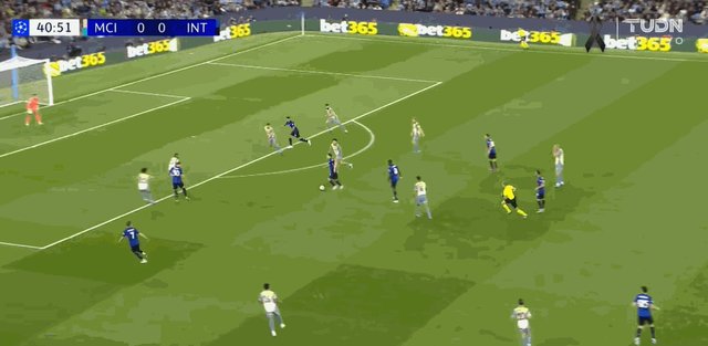 开云体育官网-【欧冠】佐默屡救险，曼城主场0比0闷平国米