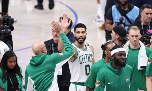 1718272307517078808.png 东契奇还太嫩!绿军双探花上课:2年前输勇士获成长