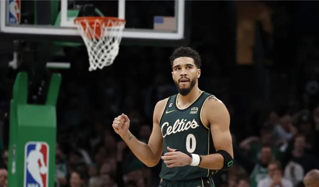 kaiyun-米切尔独木难支绿军多点开花 绿骑系列赛无悬念？