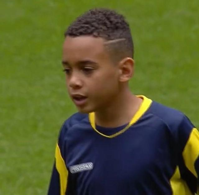 1718518150234058744.jpg 【夜读】不要再打啦不要再打啦