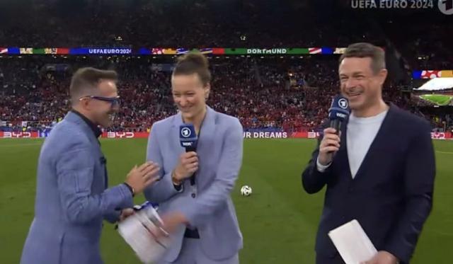 1718518163645058908.jpg 【夜读】不要再打啦不要再打啦