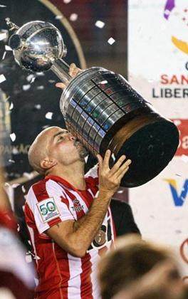 kaiyun体育官网-揭秘解放者杯冠军奖杯 真杯4个 只2队永久留真杯