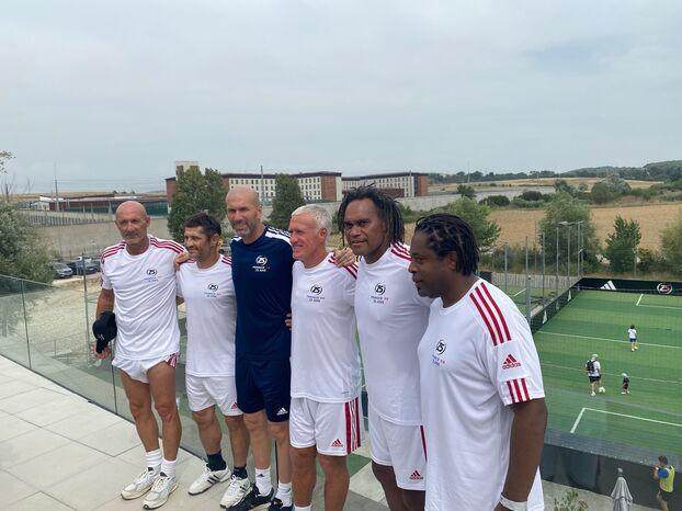 开云体育-法国世界杯首冠25周年庆祝：齐达内做东和德尚重聚