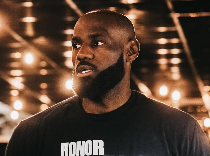 kaiyun体育官网-36分+31分+30分，无缘全明星首发！老詹接受现实，NBA要变天了