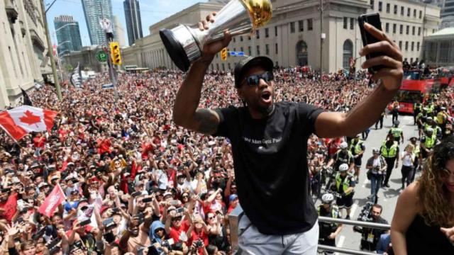 1658498626978031065.png ESPN20年15大交易(上)莱昂纳德加内特带来冠军