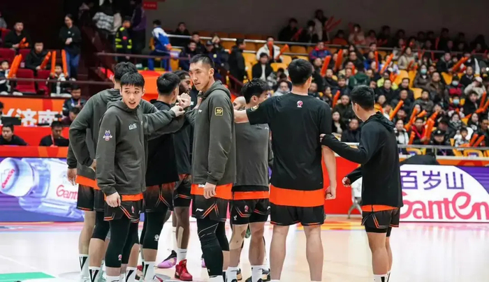 山东男篮官宣新外援！身高2米12，NBA落选秀，盖帽王|琼斯|山东队|鲍威尔|投篮|克里斯_新浪体育_新浪新闻