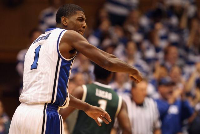 1644568639276001482.jpg 欧文寻找信任之路!老爸要求过高导致他变刺头?