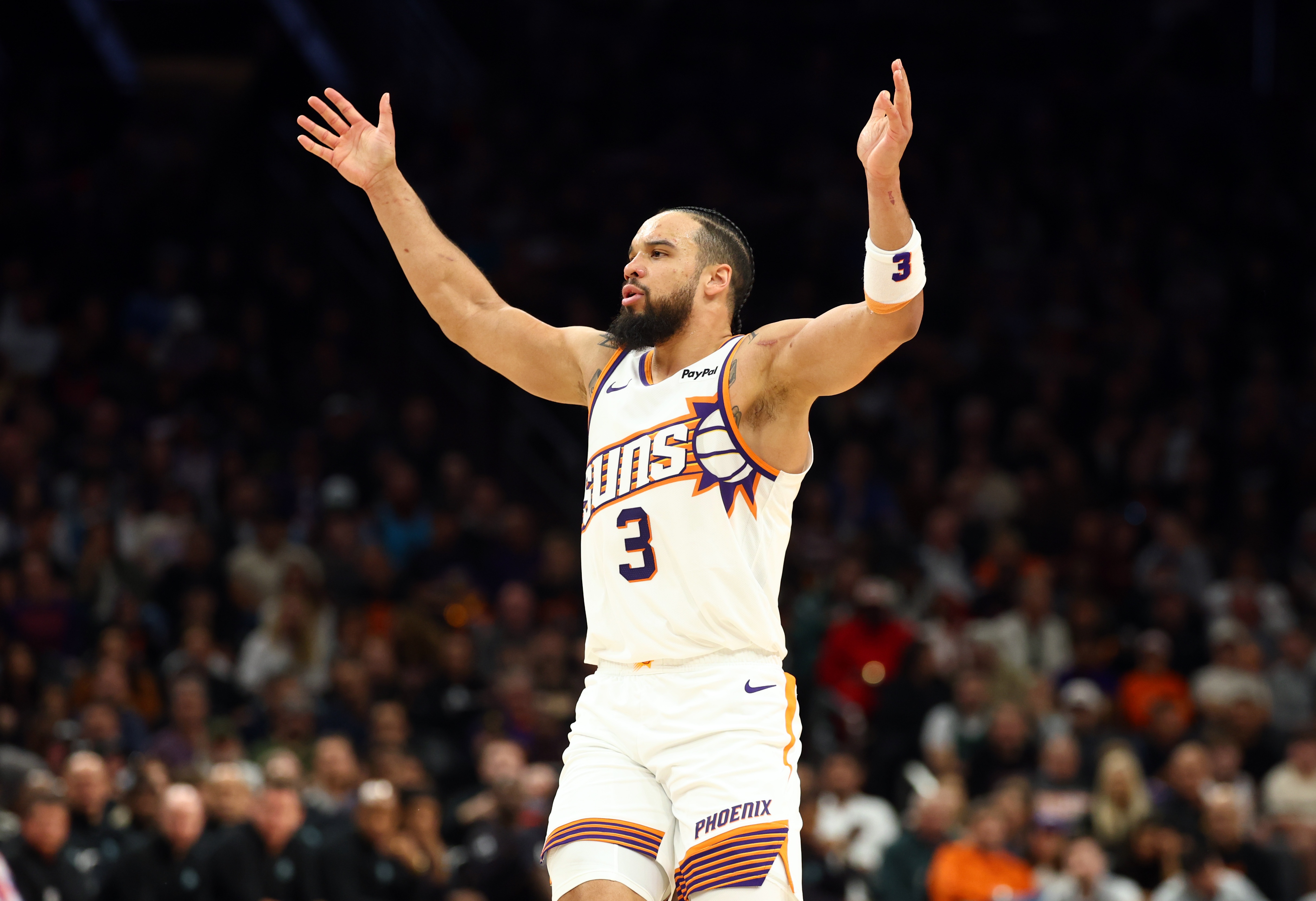 开云体育官网-主攻手！狄龙半场12中7砍下全队最高15分外加3篮板