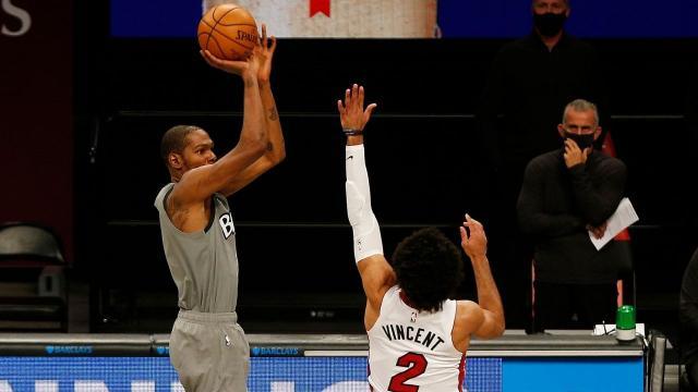 1638980945078010834.jpg 开云体育-33岁的杜兰特再攀高峰,靠的就是被时代遗弃的中投