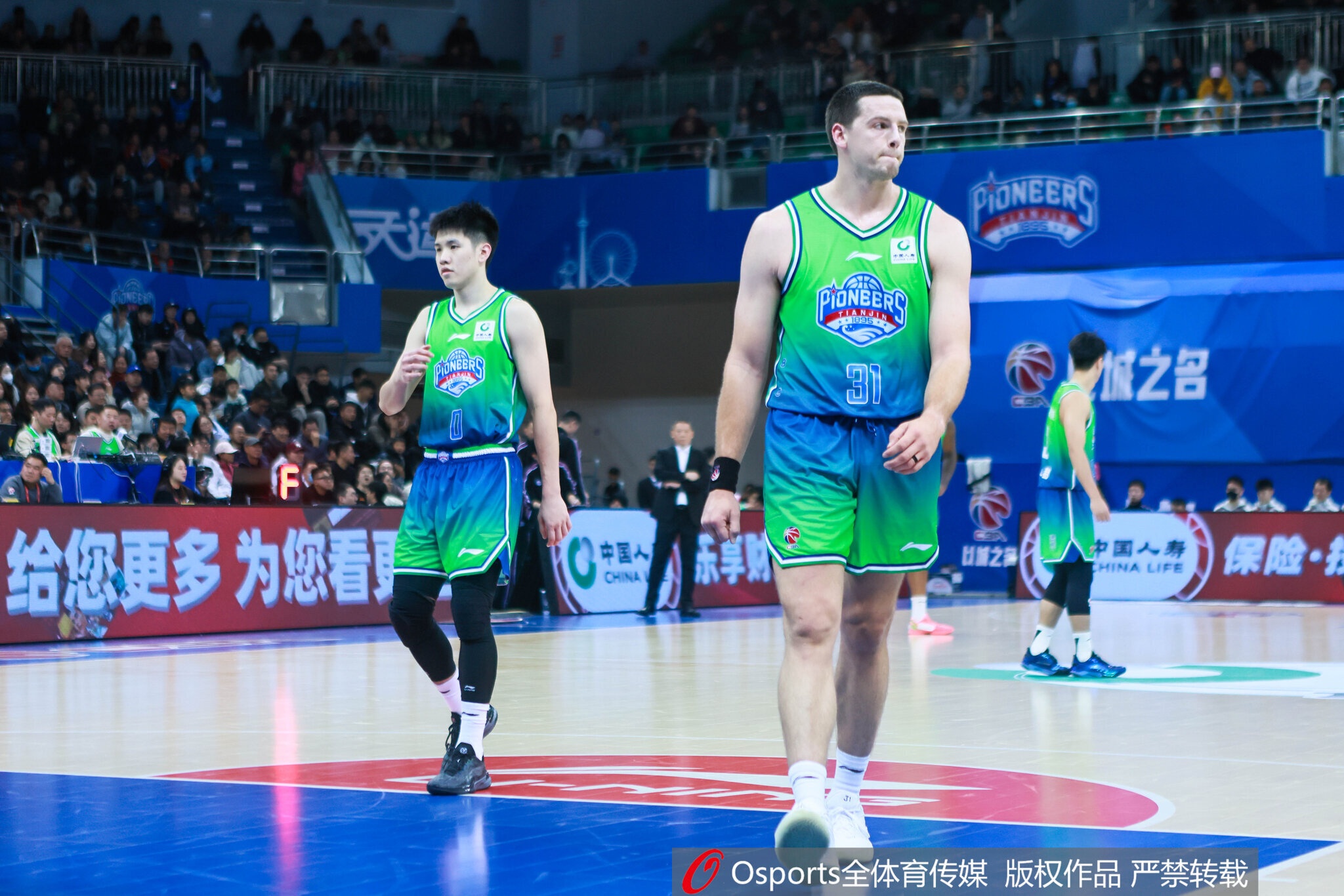 一点状态没得呀！大卫·詹姆斯半场4中0一分未得 正负值-12