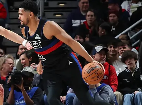 kaiyun体育官网-托拜厄斯-哈里斯全场12投9中，三分3中3空砍21分5篮板2助攻