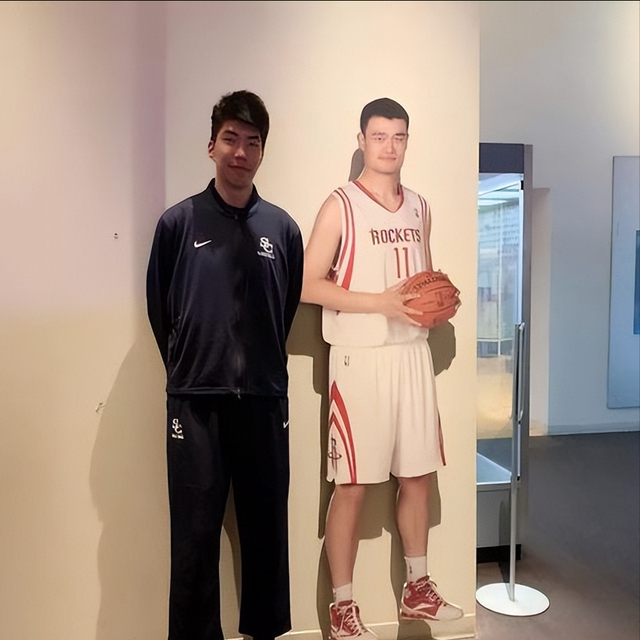 kaiyun体育官网-他是男篮名宿,拿过篮板王,如今儿子也进CBA,成为顶级中锋|余乐平|篮球|浙江队|中国男篮|浙江男篮_新浪体育_新浪新闻